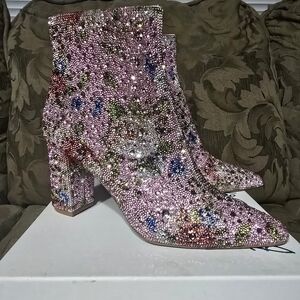 Betsey Johnson CadyF Floral Multi Boot Size 9.5 🩷